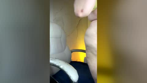 Anni online show from April 22, 2026, 5:43 am