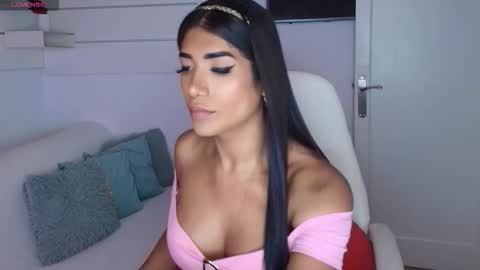 Nicolle Bustamante online show from October 13, 2025, 6:41 pm