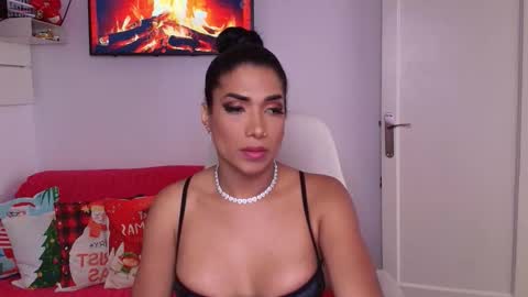 Nicolle Bustamante online show from December 21, 2025, 10:11 am