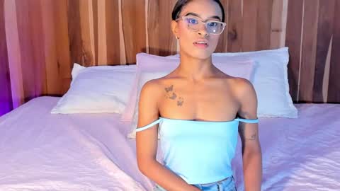 Nicole Leroy online show from April 23, 2026, 12:15 pm