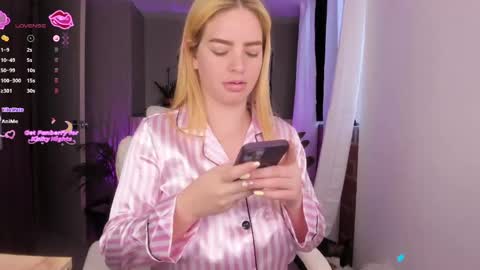 Niicoleta  online show from April 22, 2026, 11:12 am