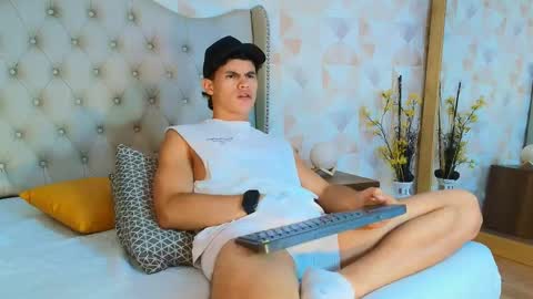 Nick  online show from April 28, 2026, 9:09 pm