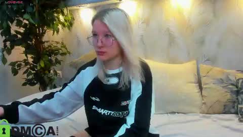 Snapshot of nika_sm chatting on August 6, 2026, 9:22 am Nika Sm online show from August 6, 2026, 9:22 am