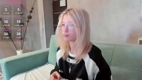 Snapshot of nika_sm chatting on August 8, 2026, 9:22 am Nika Sm online show from August 8, 2026, 9:22 am