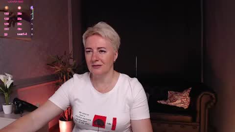 Snapshot of nika_smit chatting on July 5, 2026, 5:14 am Nika online show from July 5, 2026, 5:14 am