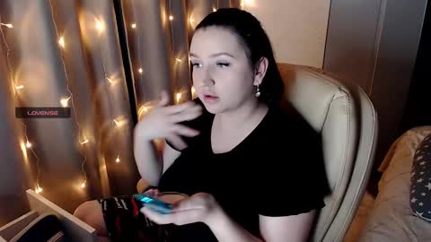 nikaking22 online show from December 19, 2025, 5:09 pm