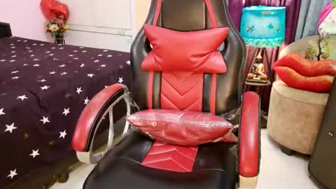 nikatheempress online show from March 25, 2026, 6:52 am