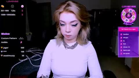 nikigoddesss online show from April 17, 2026, 2:53 pm