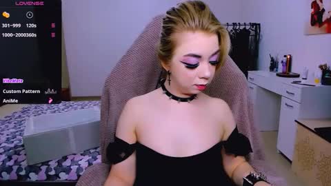 nikigoddesss online show from April 30, 2026, 4:08 am