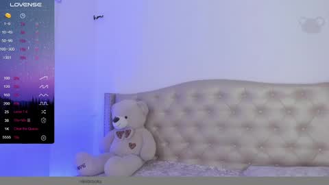 Niikii online show from March 2, 2025, 11:20 pm