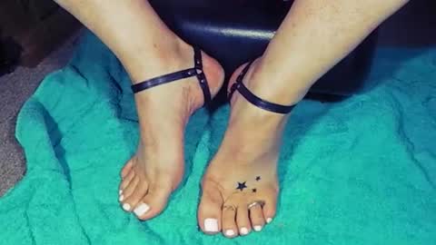 nikisissyfeet online show from January 19, 2026, 2:26 am