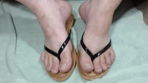 nikisissyfeet online show from May 17, 2026, 1:25 am