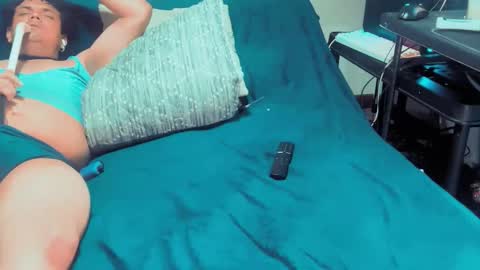 nikkelsofia online show from February 6, 2026, 7:12 am