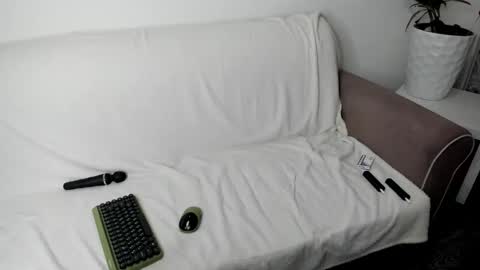 Snapshot of nikki000cool chatting on December 16, 2024, 6:27 pm Veronika online show from December 16, 2024, 6:27 pm