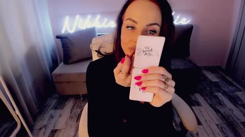 nikki_blondiee online show from January 29, 2025, 3:44 am