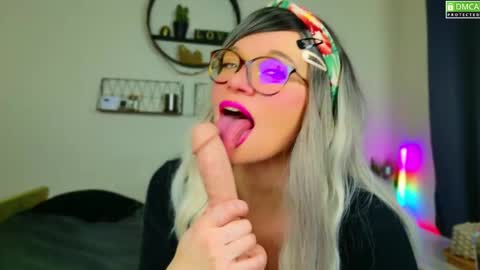 Kitty Chatte online show from December 3, 2024, 8:28 pm