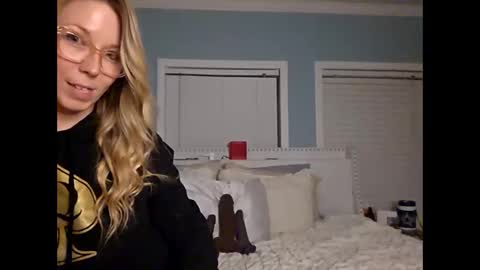 nikkib653466 online show from April 19, 2026, 3:39 am