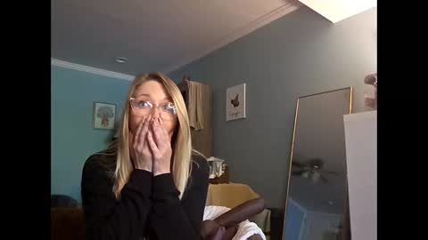 nikkib653466 online show from April 24, 2026, 5:37 pm