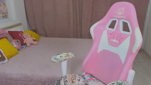 Snapshot of nikkibenz03 chatting on July 12, 2026, 7:21 am Beatrice online show from July 12, 2026, 7:21 am
