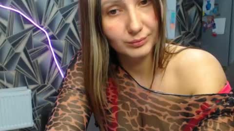 nikkikiss___ online show from April 18, 2026, 7:58 pm
