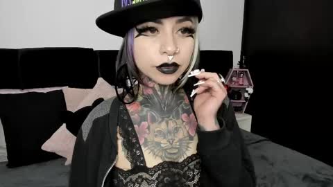 Nikki Ramone   online show from February 19, 2025, 1:17 pm