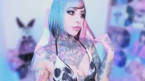 Nikki Ramone   online show from October 29, 2025, 9:27 pm