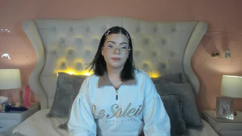 Y E S I online show from April 1, 2026, 7:44 pm