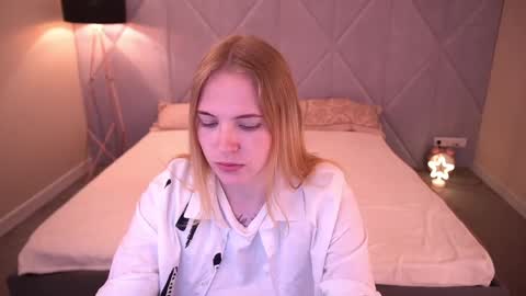 nikkyreyyy online show from May 18, 2026, 5:35 am