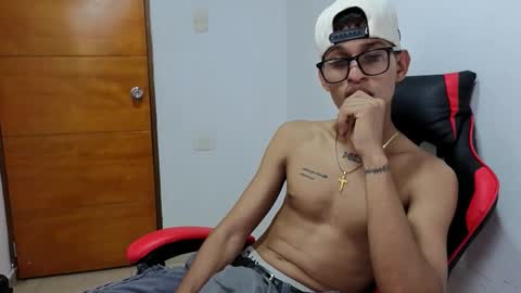 niklaus_wolf online show from March 21, 2026, 9:25 am