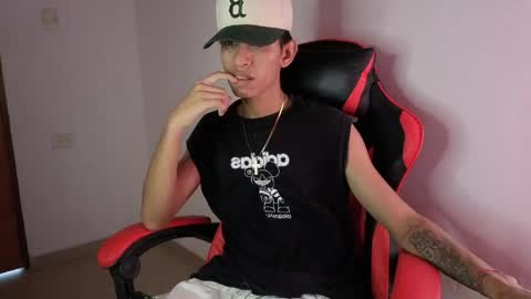 niklaus_wolf online show from April 20, 2026, 5:59 pm