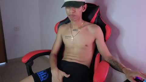 niklaus_wolf online show from April 21, 2026, 6:55 pm