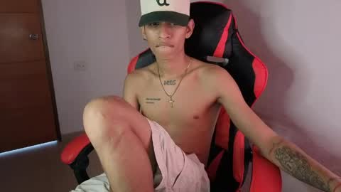 niklaus_wolf online show from April 22, 2026, 6:53 pm