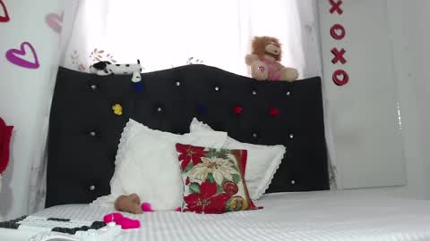 nikol_winick online show from February 28, 2025, 3:04 pm