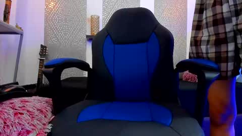    online show from February 20, 2025, 10:27 am