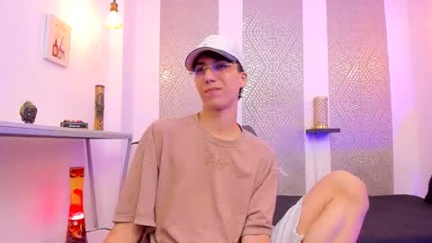    online show from December 5, 2025, 4:21 am