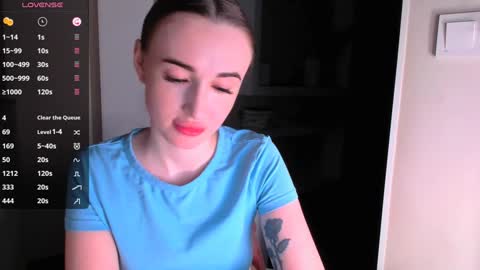 Snapshot of nikoll_s chatting on January 10, 2025, 3:29 am online show from January 10, 2025, 3:29 am