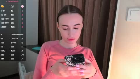 Snapshot of nikoll_s chatting on February 6, 2025, 6:08 am online show from February 6, 2025, 6:08 am