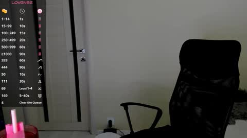 Snapshot of nikoll_s chatting on September 18, 2025, 2:57 am online show from September 18, 2025, 2:57 am