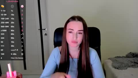 Snapshot of nikoll_s chatting on October 17, 2025, 4:04 am online show from October 17, 2025, 4:04 am