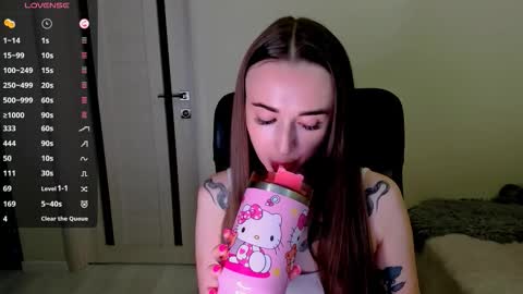 Snapshot of nikoll_s chatting on December 2, 2025, 2:06 am online show from December 2, 2025, 2:06 am