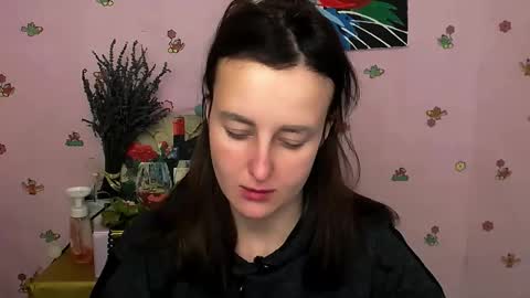 Nikolleta online show from November 4, 2025, 8:24 am