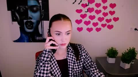 nikonara_ online show from December 5, 2024, 1:06 pm