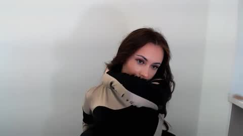 nikonara_ online show from October 15, 2025, 12:38 pm