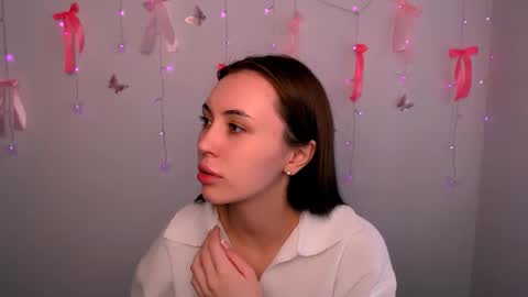 nikonara_ online show from April 16, 2026, 10:05 am