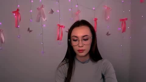 nikonara_ online show from April 21, 2026, 11:38 am