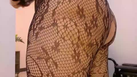  NIKY SMIT  online show from February 24, 2025, 11:32 am