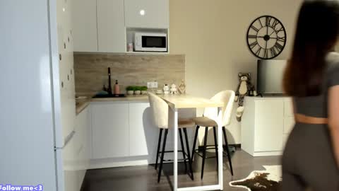 Bella online show from January 20, 2025, 11:54 pm