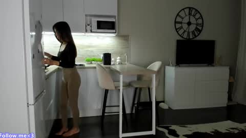 Bella online show from February 22, 2025, 9:26 pm