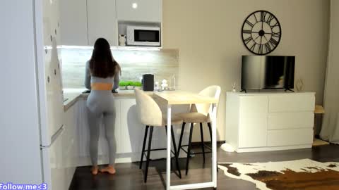 Bella online show from February 23, 2025, 4:24 pm