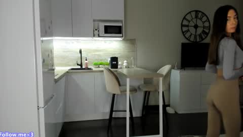 Bella online show from February 26, 2025, 3:08 pm